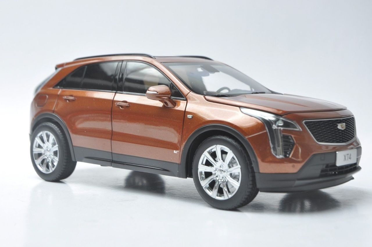 1/18 Dealer Edition Cadillac XT4 (Autumn Metallic) Diecast Car