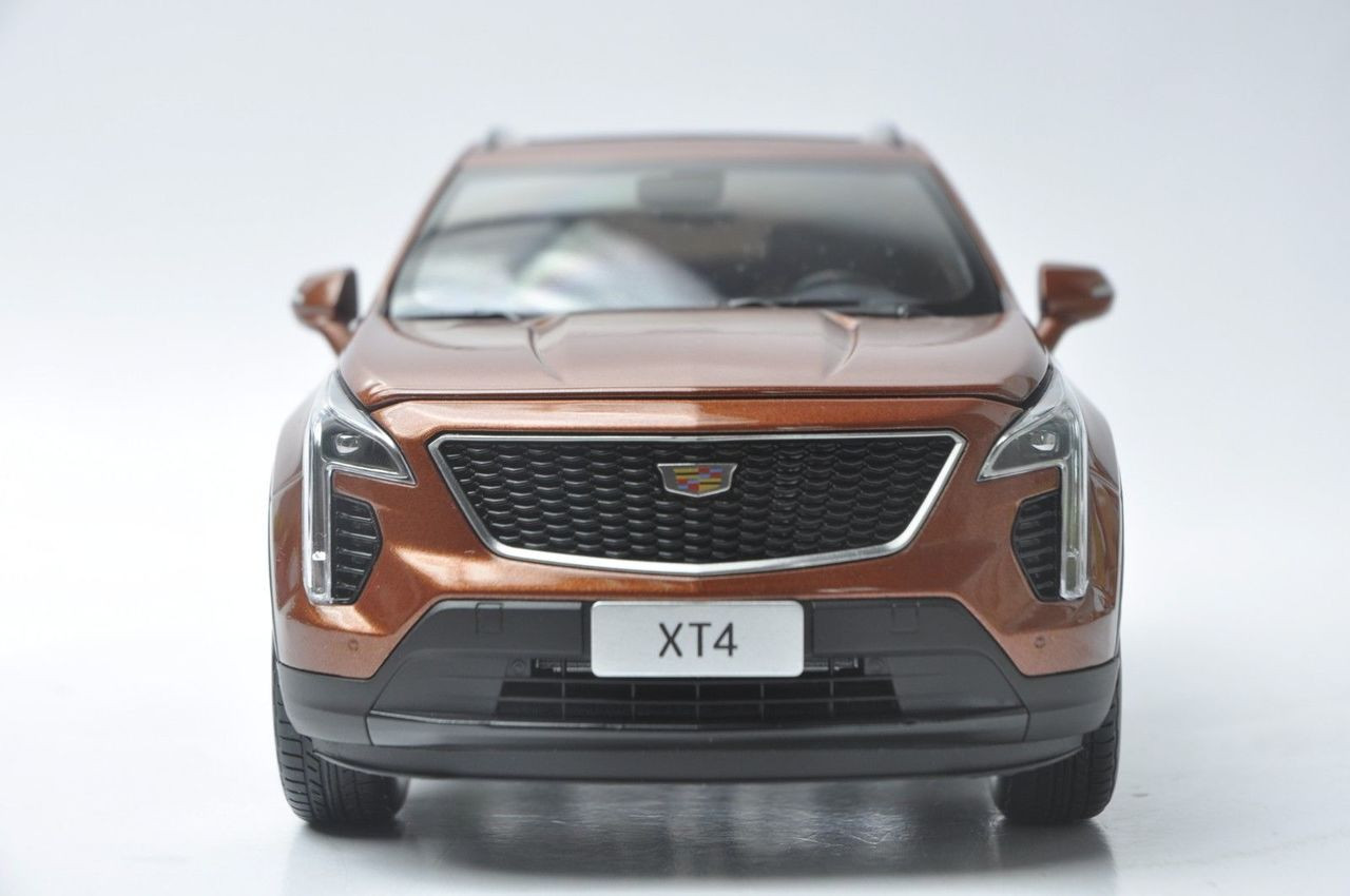 1/18 Dealer Edition Cadillac XT4 (Autumn Metallic) Diecast Car