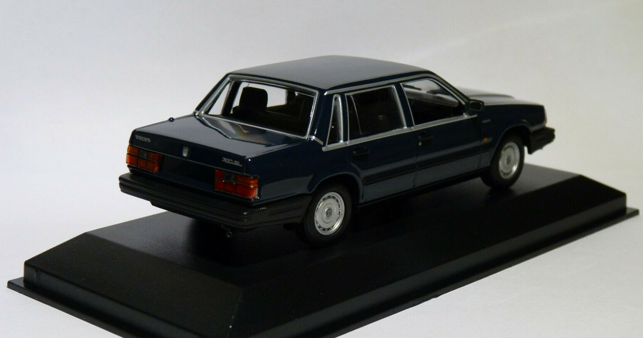 1/43 Minichamps 1986 Volvo 740 GL (Midnight Blue) Car Model