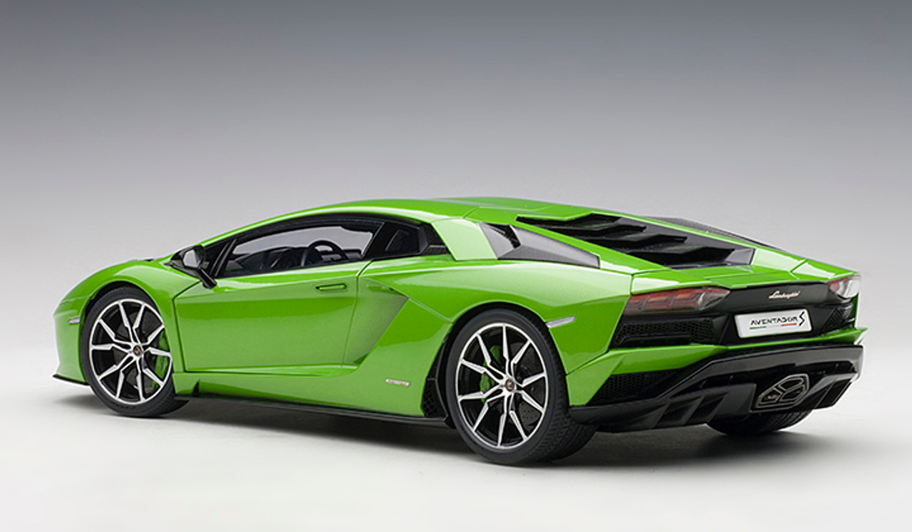 1/18 AUTOart Lamborghini Aventador S (Verde Mantis Pearl Green) Car Model