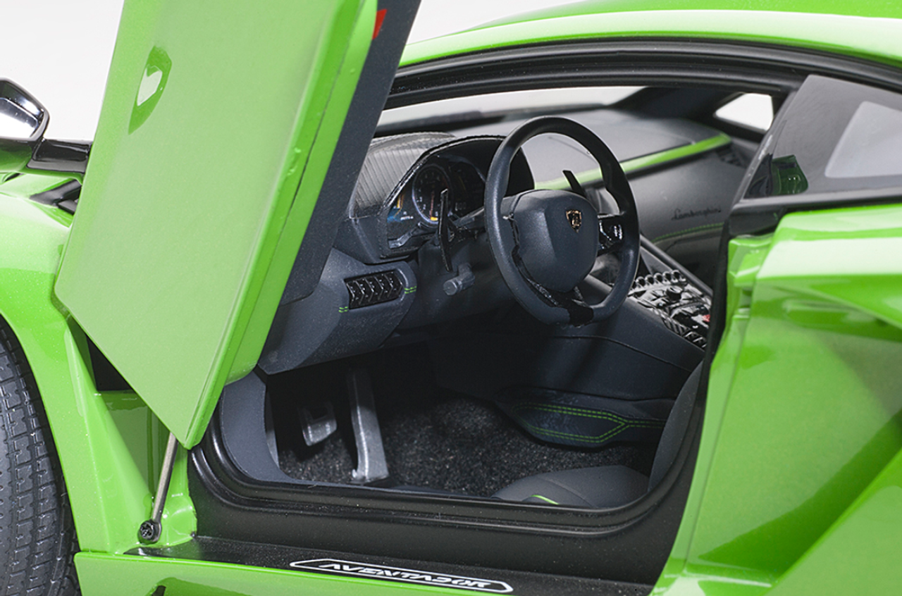 パール 1/18 AUTOart Lamborghini Aventador S (Verde Mantis Pearl