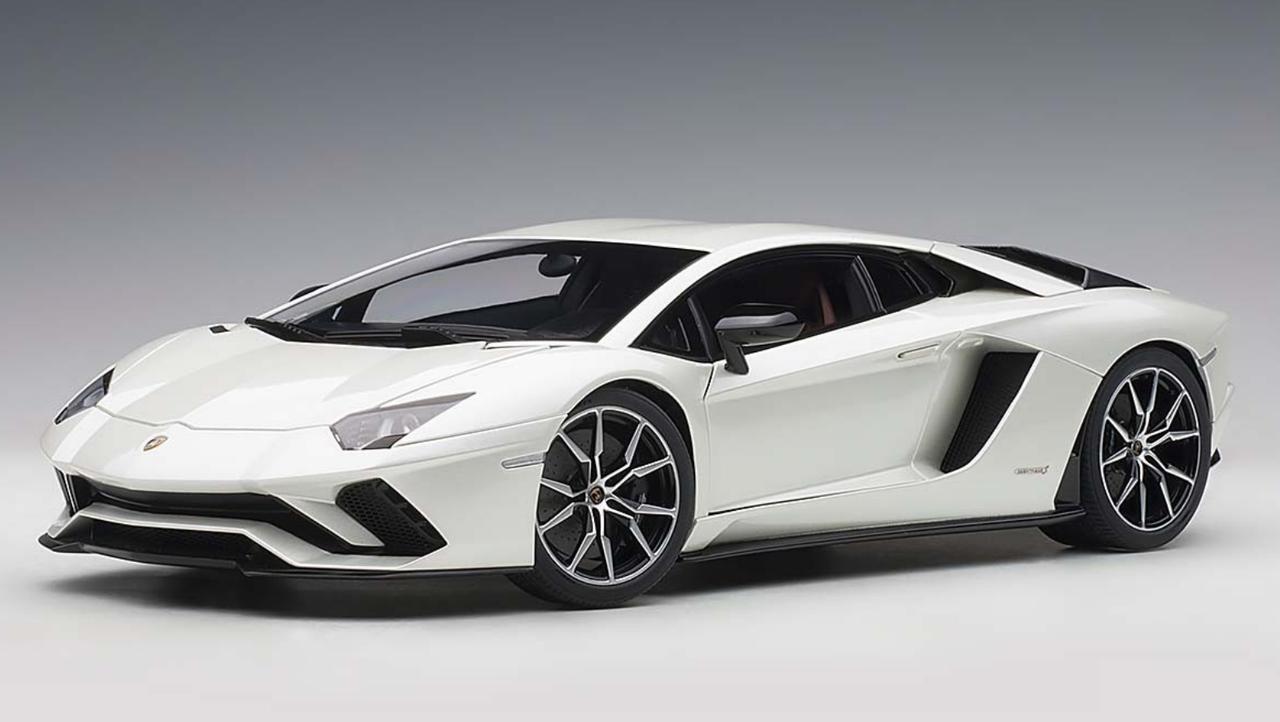 1/18 AUTOart Lamborghini Aventador S (Balloon Pearl White) Car Model