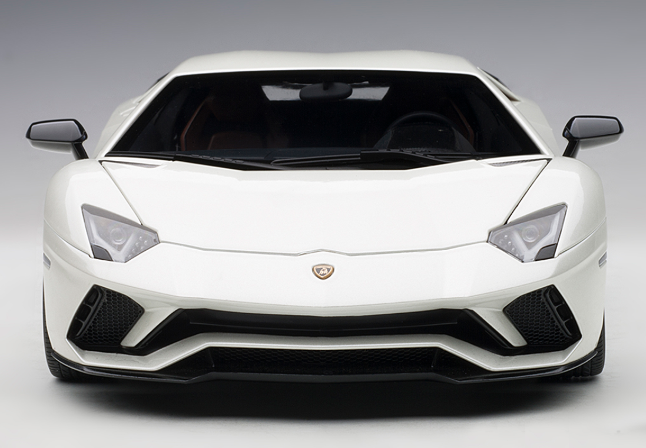 1/18 AUTOart Lamborghini Aventador S (Balloon Pearl White) Car Model