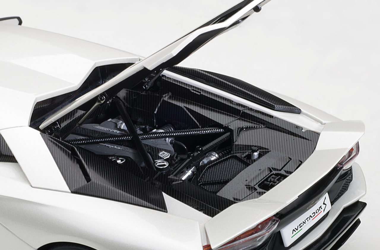 1/18 AUTOart Lamborghini Aventador S (Balloon Pearl White) Car Model