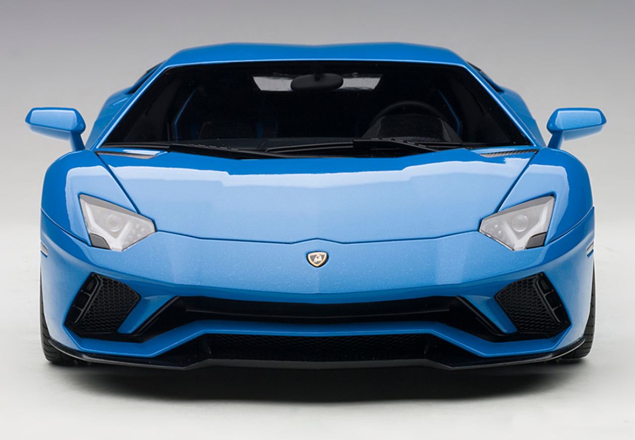 1/18 AUTOart Lamborghini Aventador S (Blu Nila Pearl Blue) Car