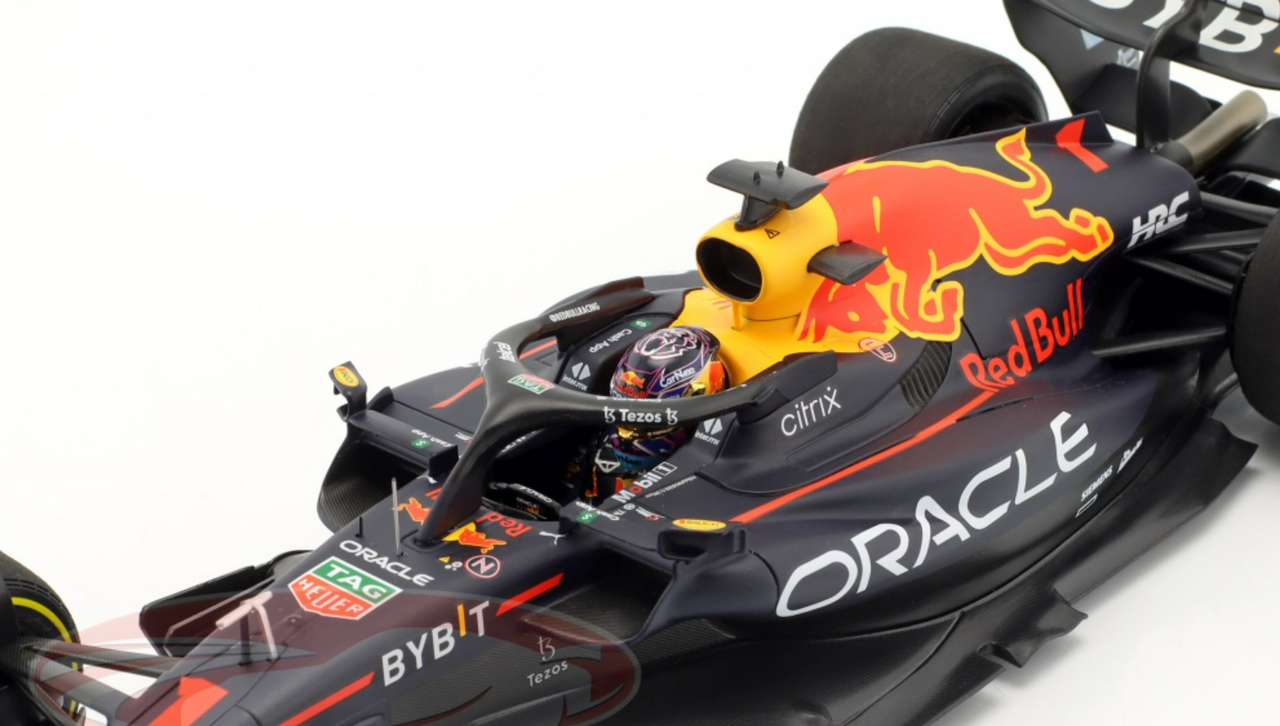 【高い品質】ミニチャンプス 1/18 Infiniti Red Bull Racing RB9 2013 ミニカー レーシングカー