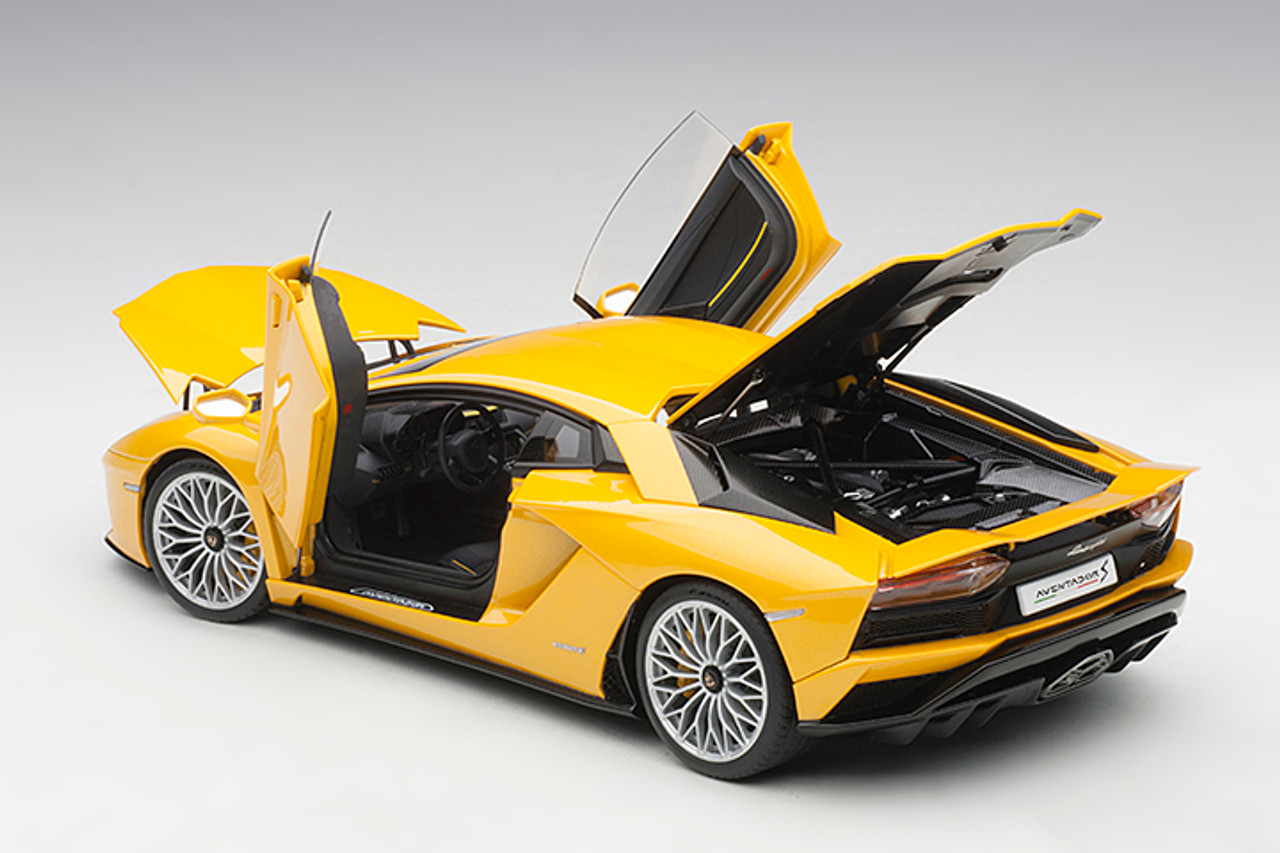 AUTOart Scale Model Compatible with Lamborghini Aventador S 2017