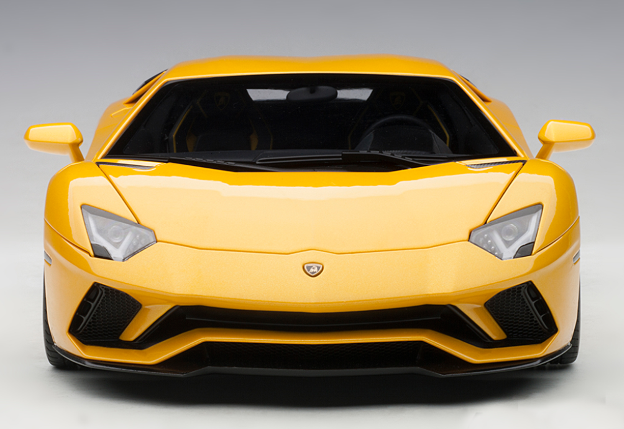 1/18 AUTOart Lamborghini Aventador S (New Giallo Orion Metallic Yellow) Car Model