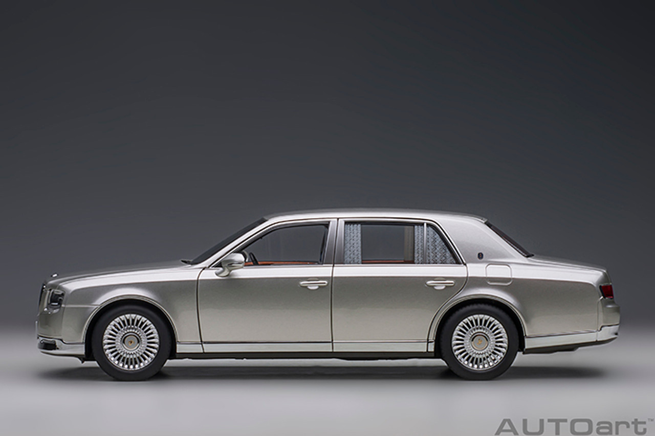 AUTOart Toyota 1:18 スケールモデル Autoart Toyota Century with curtains (Silver) in 1/18 Scale