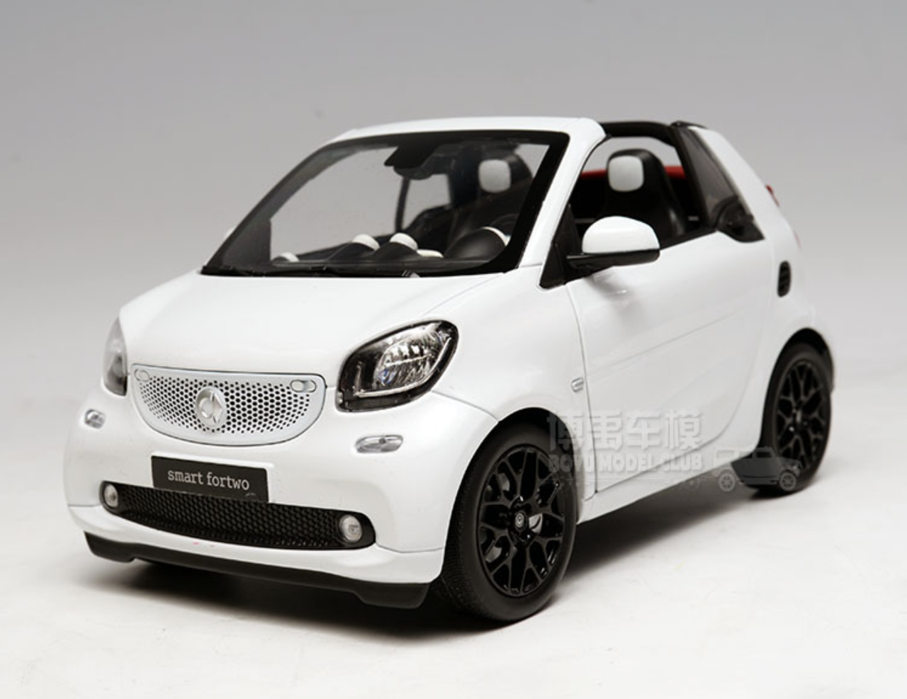 1/18 Dealer Edition Mercedes-Benz MB Smart Fortwo Coupe Convertible (White)  Diecast Car Model
