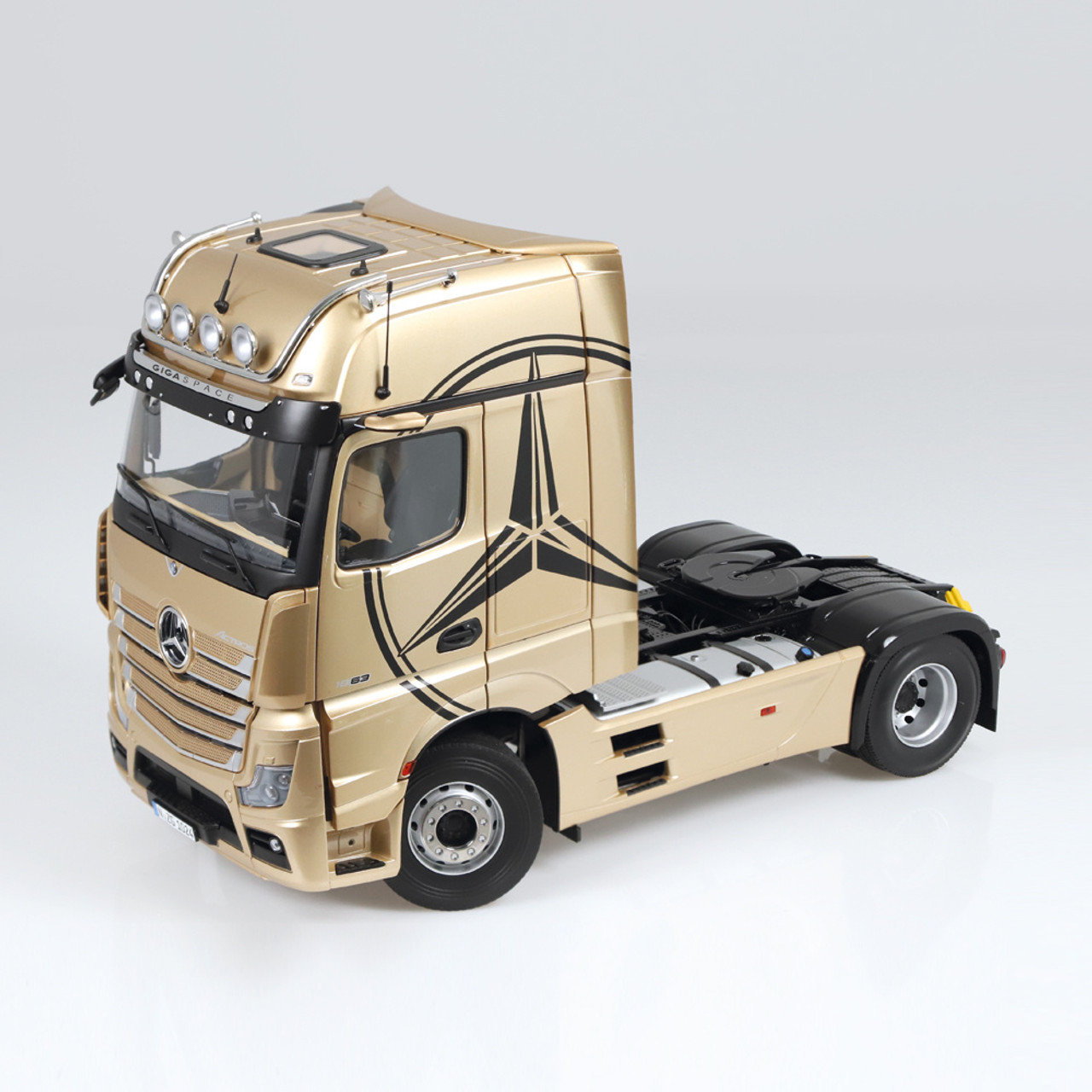 1/18 NZG Mercedes-Benz Actros GigaSpace 4x2 (Champagne) with