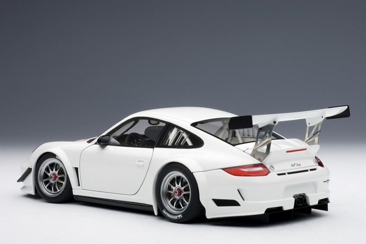 1/18 AUTOart PORSCHE 911(997) GT3 R 2010 PLAIN BODY VERSION (WHITE) Diecast  Car Model