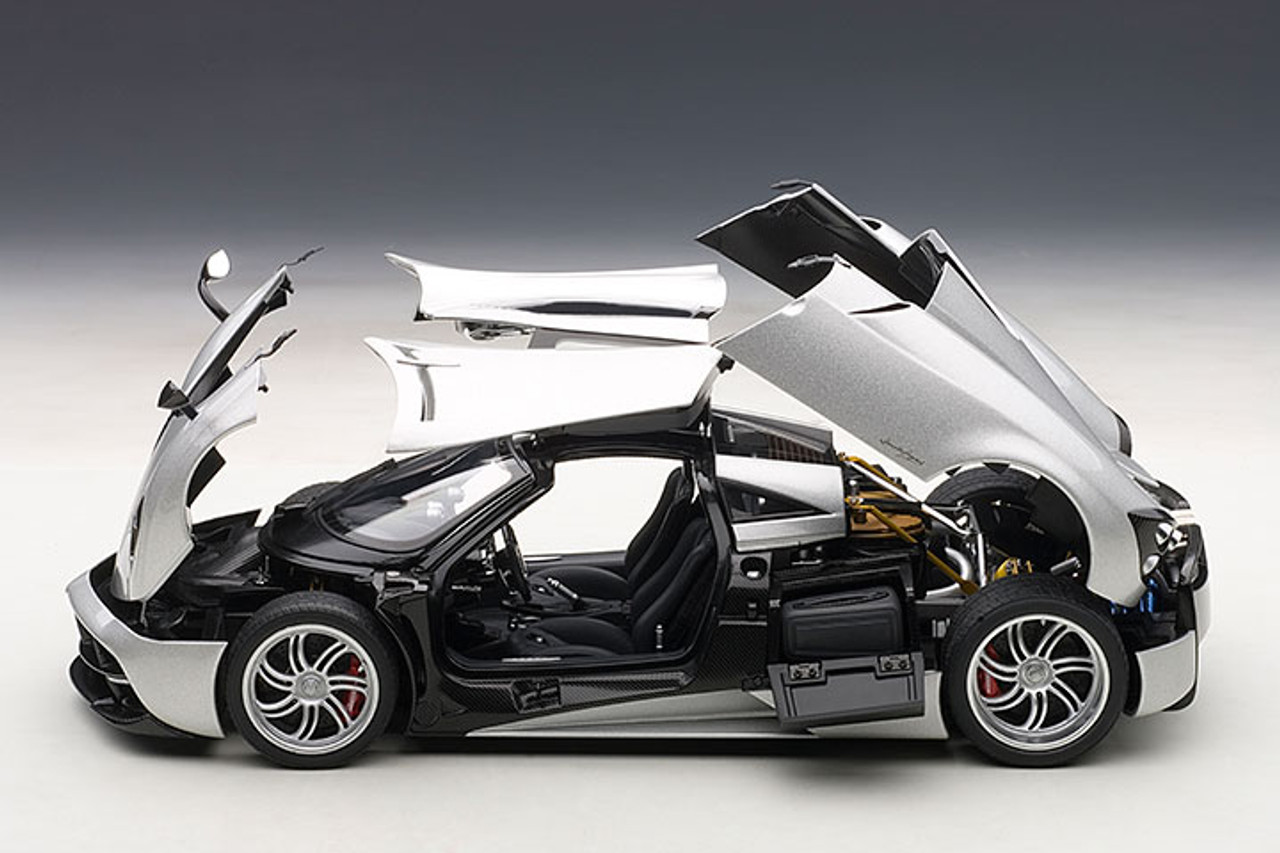 1/18 AUTOart Pagani Huayra (Silver) Car Model