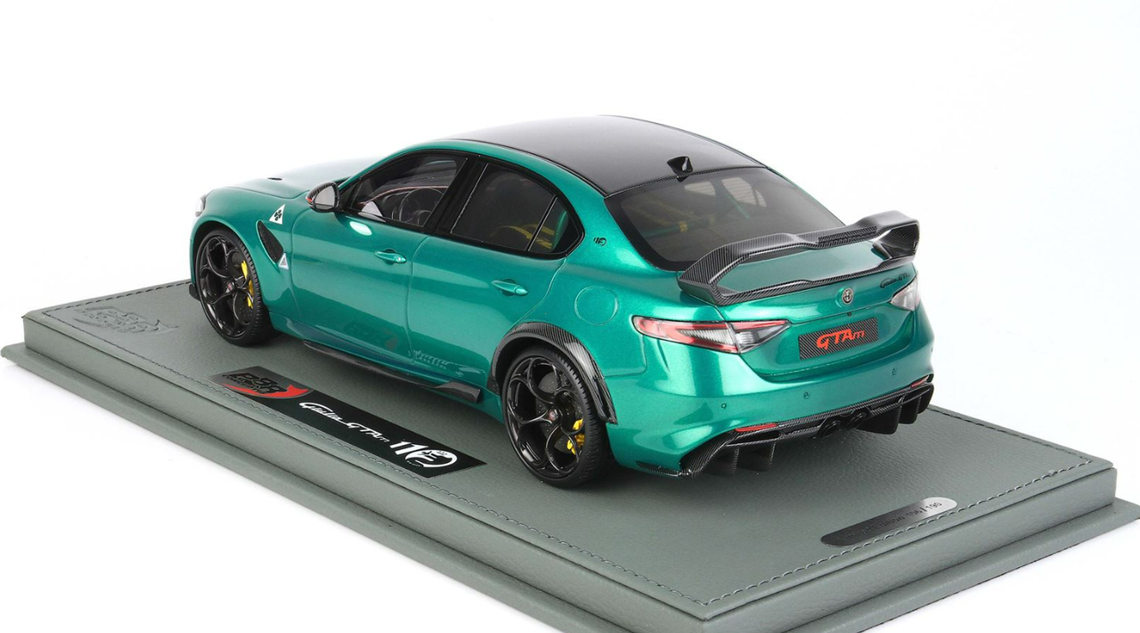 1/18 BBR Alfa Romeo Giulia Quadrifoglio GTAM (Verde Montreal Green with Yellow Calipers) Resin Car Model Limited 190 Pieces