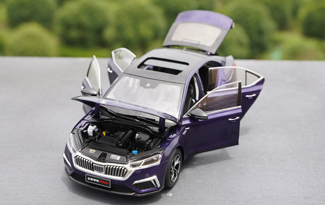 1/18 Dealer Edition 2021 Skoda Octavia Pro (Purple Blue) Diecast Car Model