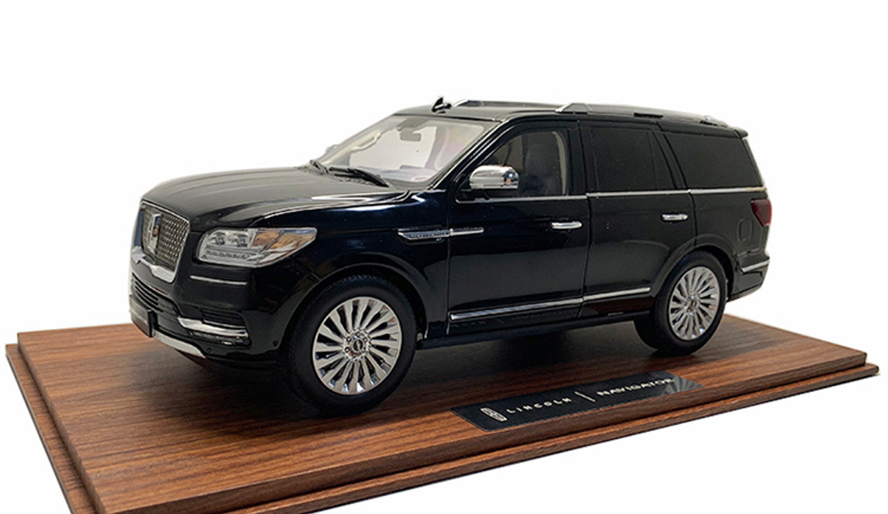 1/18 Dealer Edition Lincoln Navigator (Black) Diecast Car Model