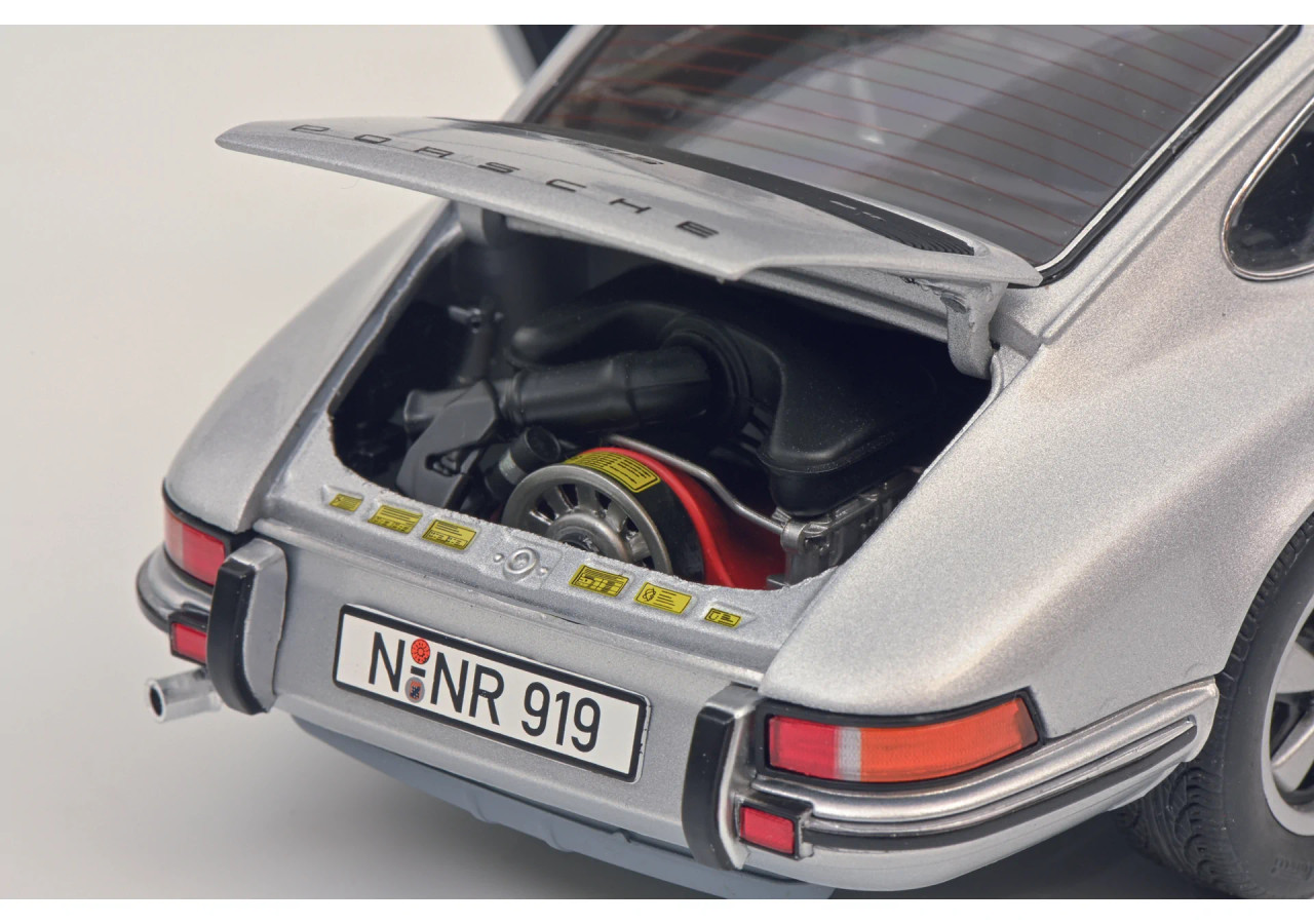 Schuco 1/18 ポルシェ 911 S クーペ Silver - ミニカー