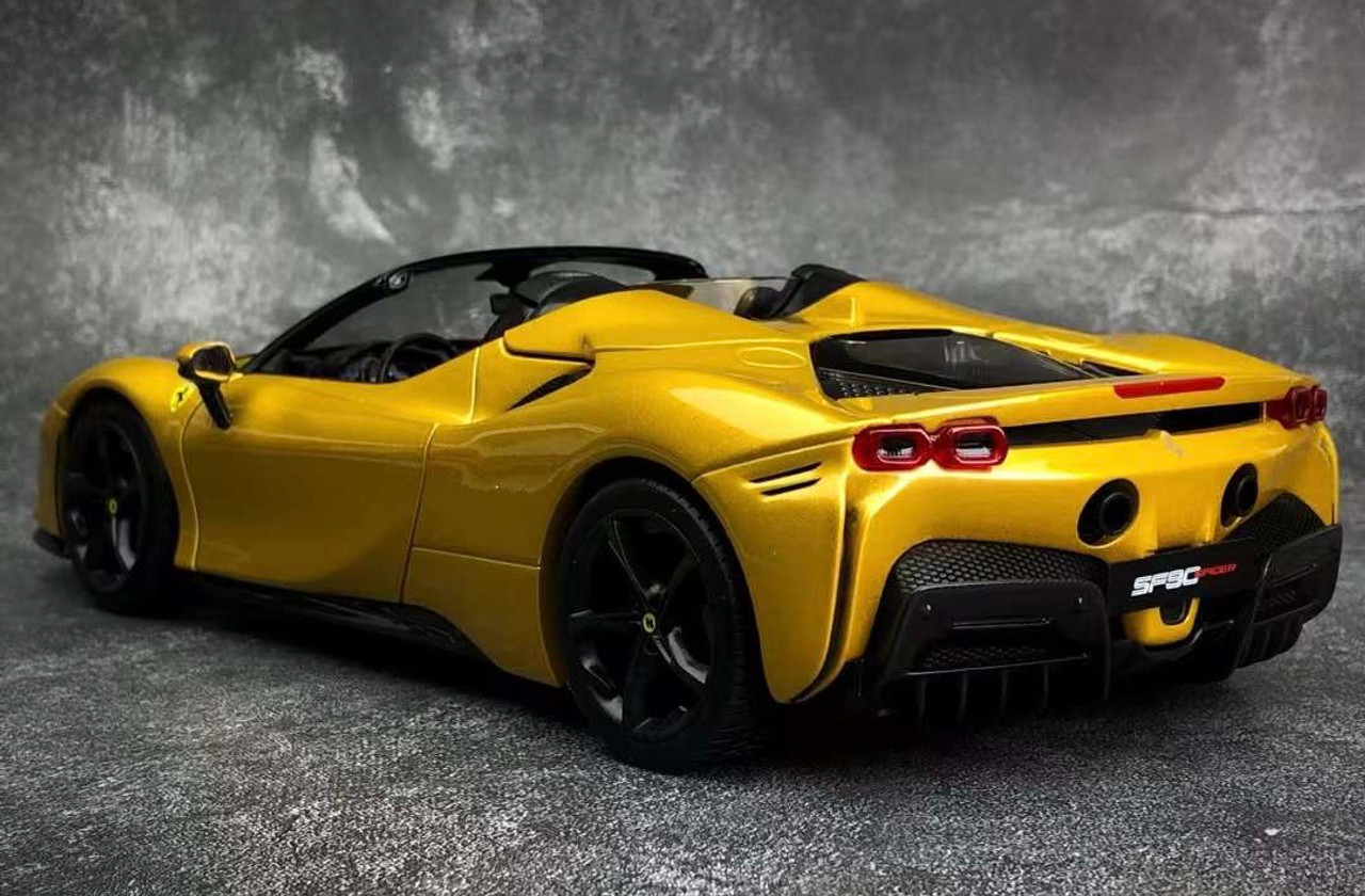 ♥専用ページ♥ 1/18 BBurago Ferrari SF90 Spider (Gold Metallic) Diecast Car