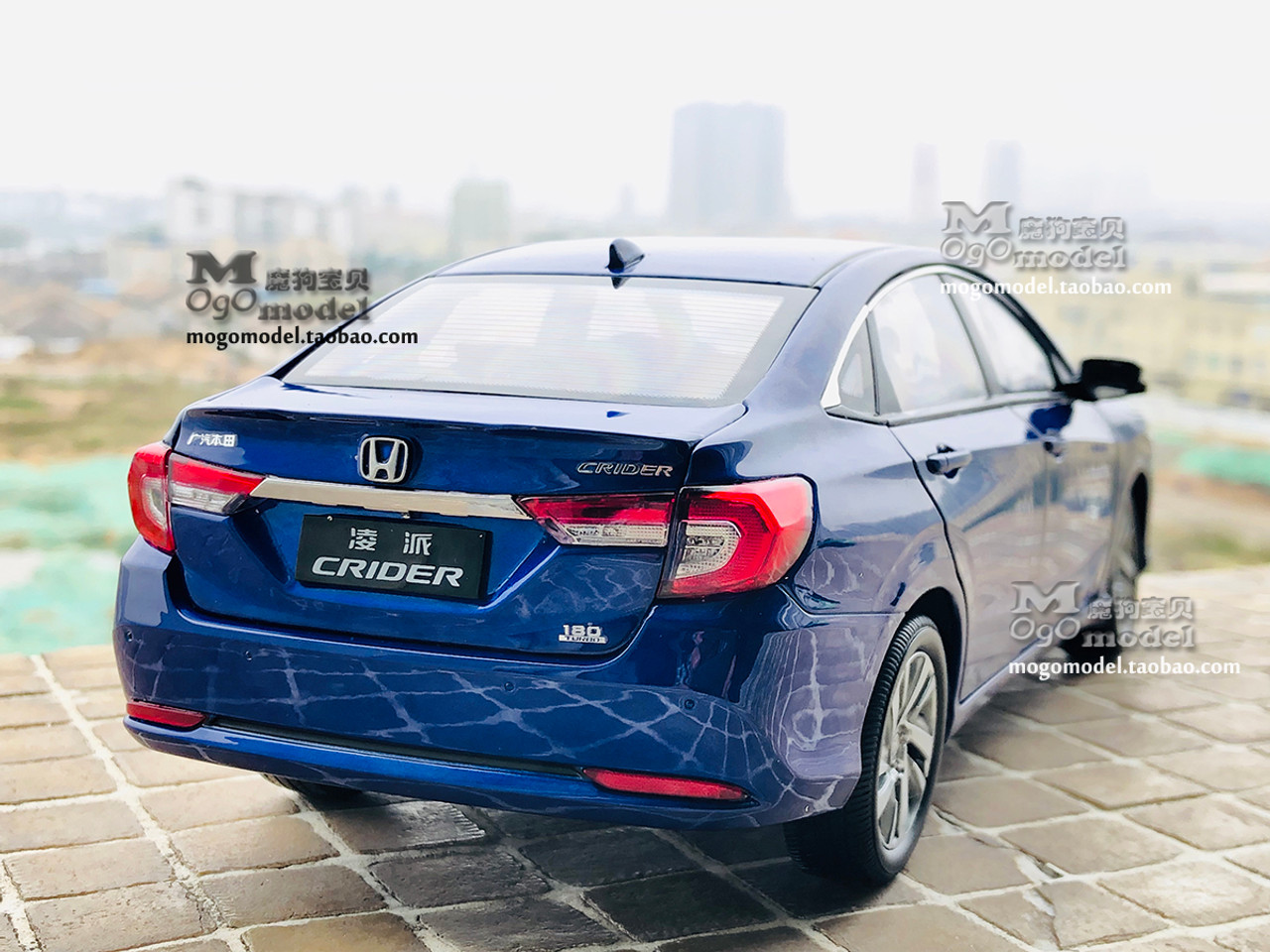 1/18 Dealer Edition 2019 Honda Crider (Blue) Diecast Car Model