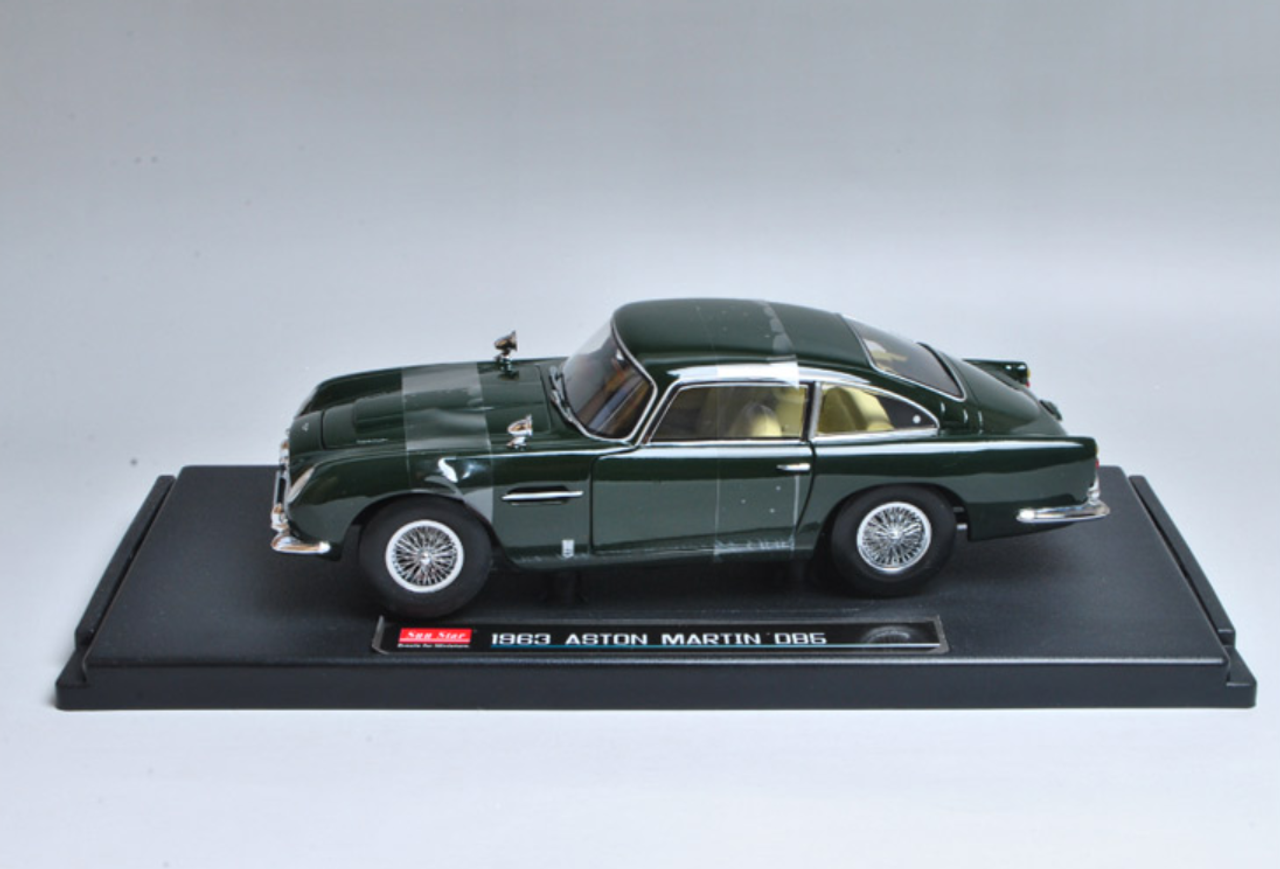 1/18 Sunstar 1963 Aston Martin DB5 (British Racing Green) Diecast 