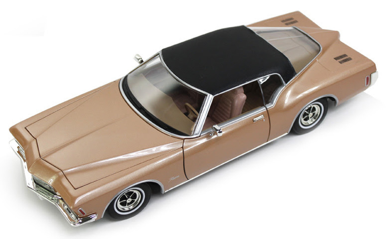 1/18 Road Signature 1971 Buick Riviera GS With Vinyl Top (Gold) Diecast Car Model