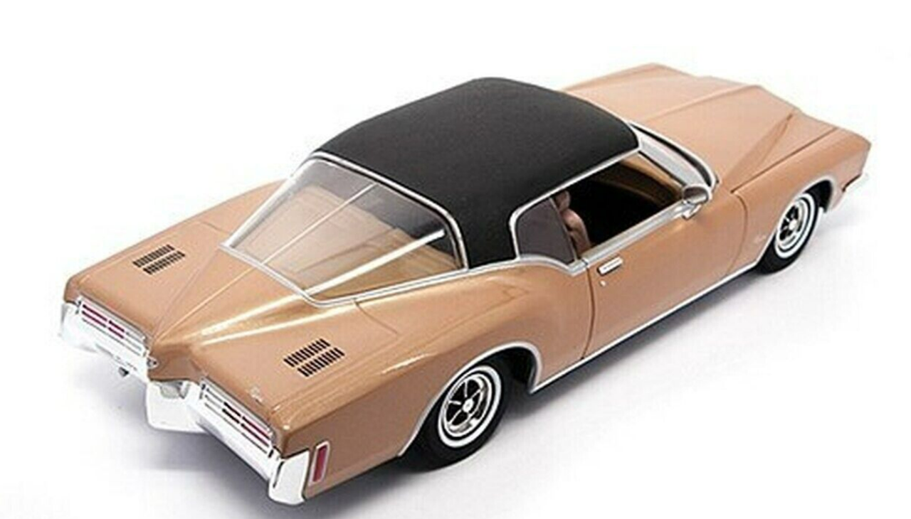 1/18 Road Signature 1971 Buick Riviera GS With Vinyl Top (Gold) Diecast Car Model