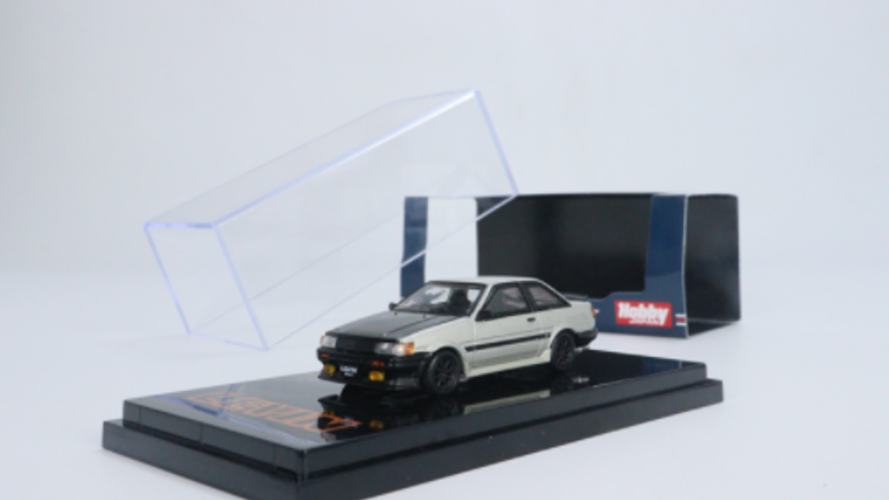  1/64 Hobby Japan Toyota COROLLA LEVIN AE86 2 DOOR Silver