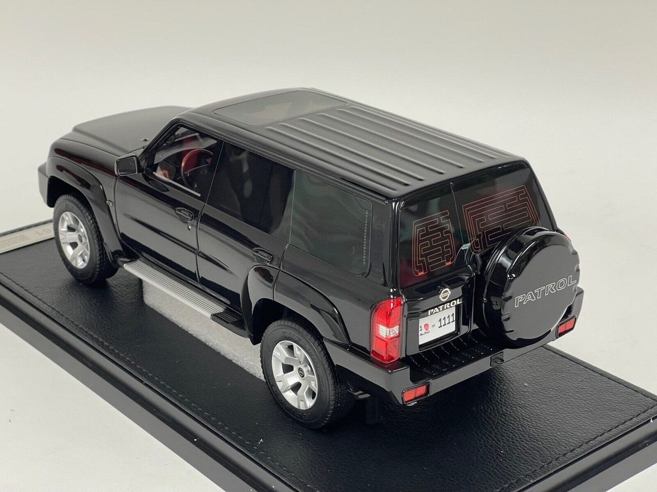 Nissan Patrol 2018 1/18 スケールモデルミニカー 1/18 Nissan PATROL 2018 Y62 V5.6 Diecast Model Toys Car Boys Girls
