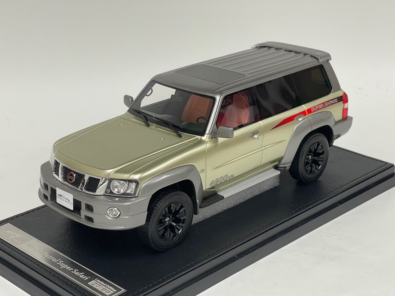 1/18 Ivy Nissan Patrol Y61 Super Safari Edition (Champagne) Resin Car Model Limited 99 Pieces