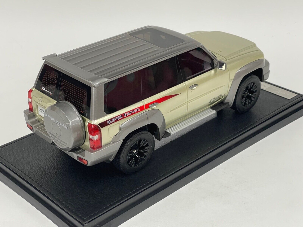 1/18 Ivy Nissan Patrol Y61 Super Safari Edition (Champagne) Resin Car Model Limited 99 Pieces