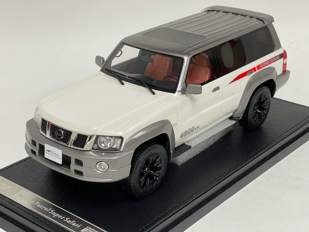 1/18 Ivy Nissan Patrol Y61 Super Safari Edition (White) Resin Car Model Limited 99 Pieces