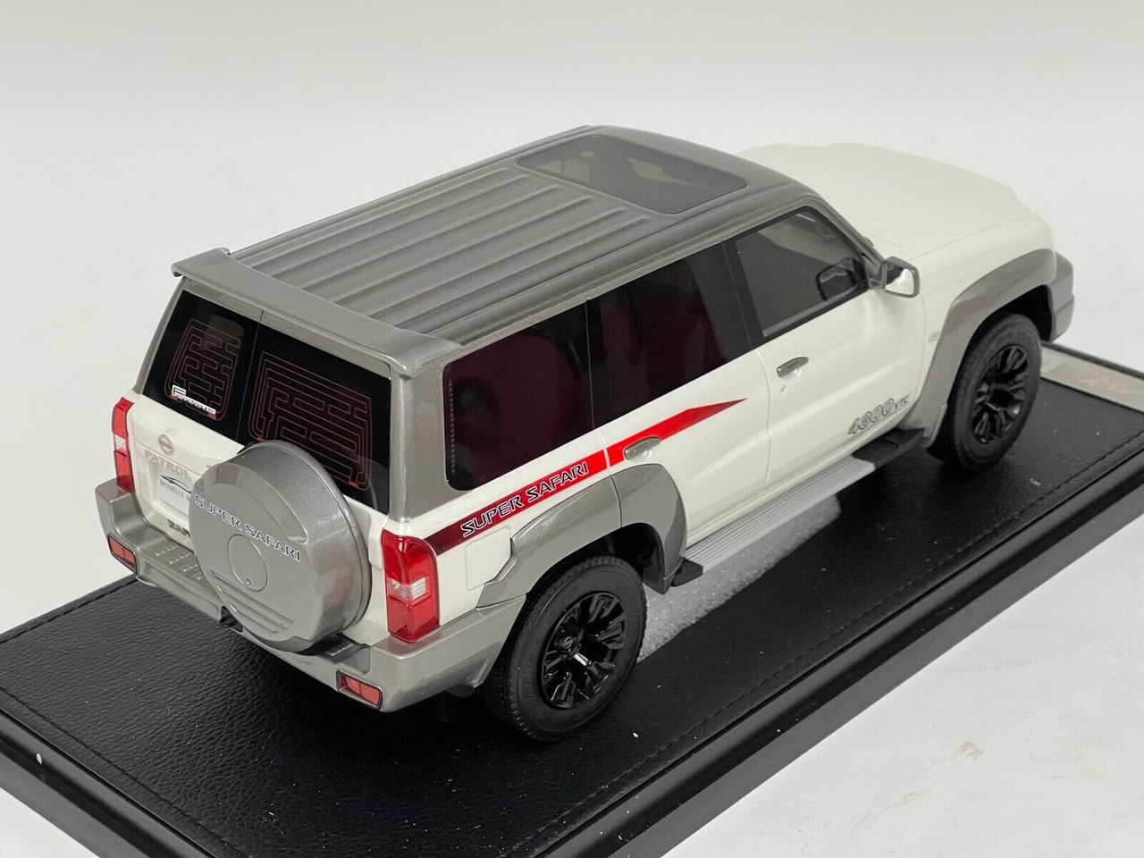 T・Y 1/18 Ivy Nissan Patrol Y61 Super Safari Edition (White) Resin Car