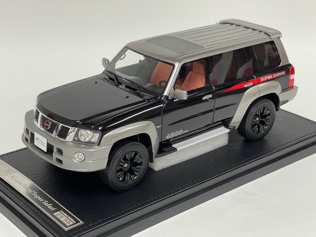 1/18 Ivy Nissan Patrol Y61 Super Safari Edition (Black) Resin Car