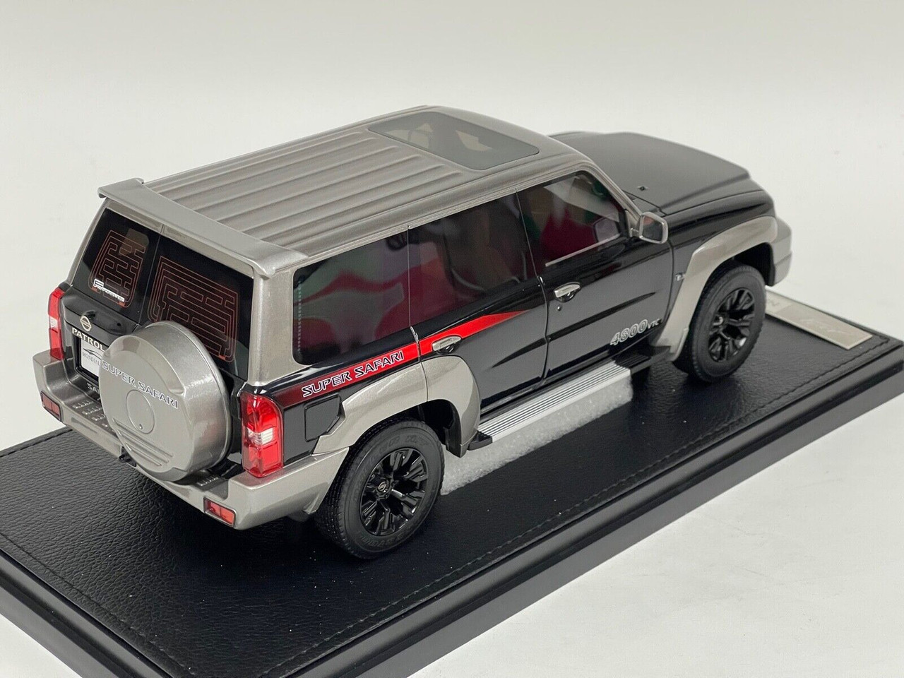 1/18 Ivy Nissan Patrol Y61 Super Safari Edition (Black) Resin Car Model Limited 99 Pieces