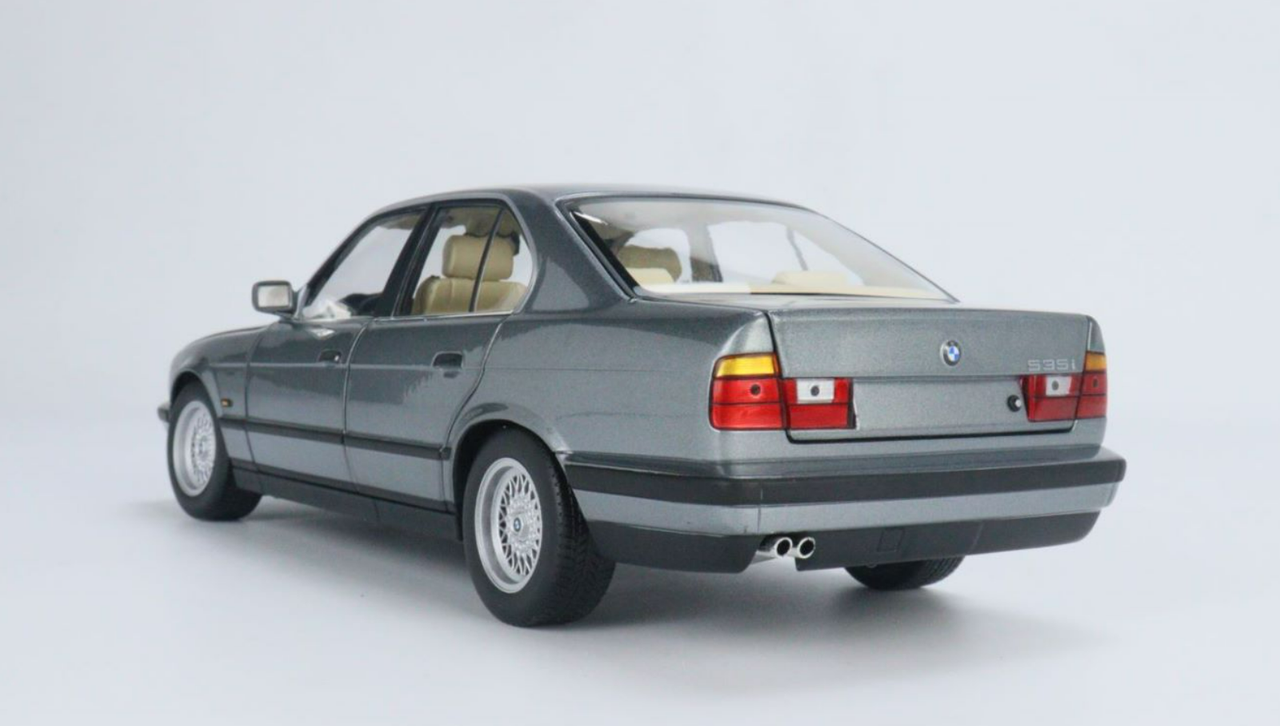1/18 Minichamps 1988 BMW 535i (E34) (Grey Metallic) Diecast Car Model