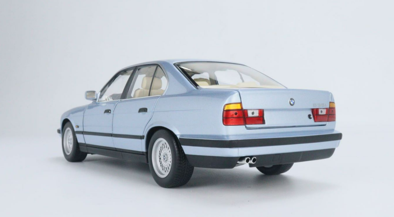 1/18 Minichamps 1988 BMW 535i (E34) (Light Blue Metallic) Diecast Car Model