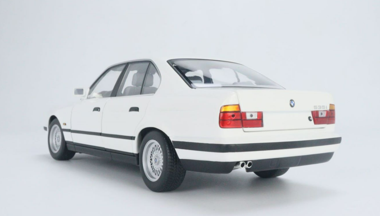 販売在庫ミニチャンプス 1/18 BMW 535i E34 1988 レッド Minichamps 1:18 BMW 535i (E34) 1988 red 乗用車