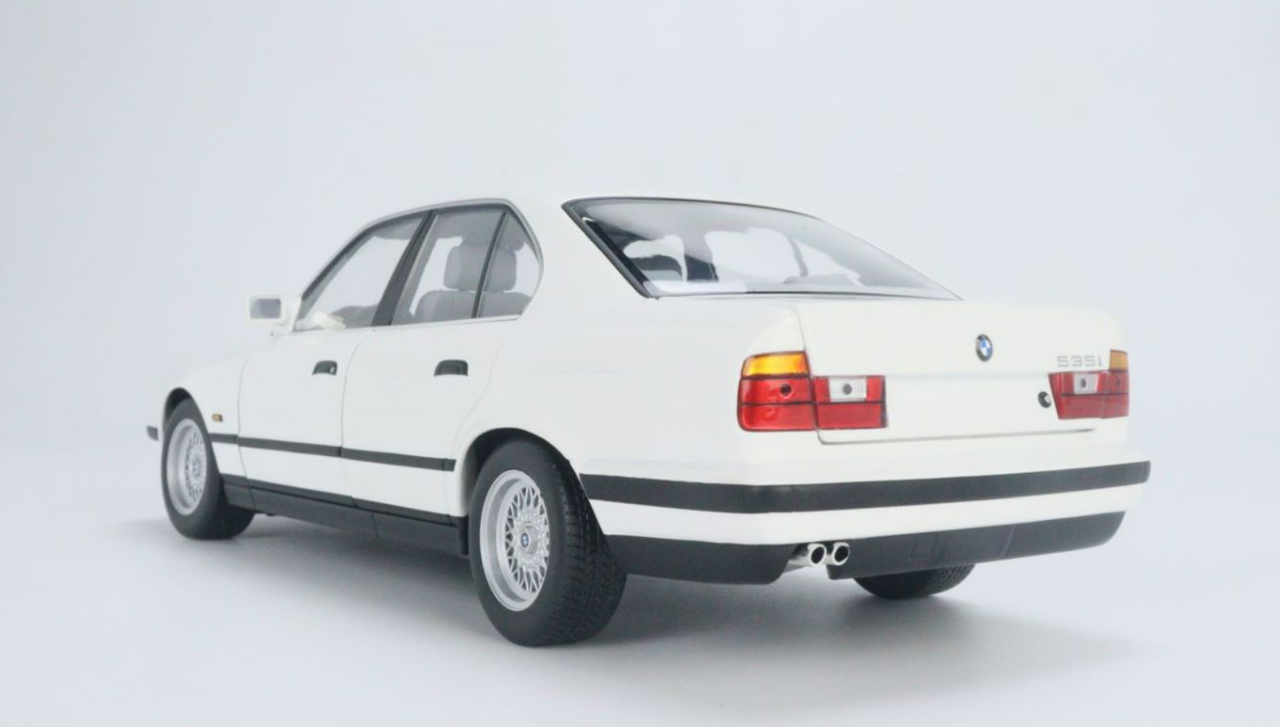 1/18 Minichamps 1988 BMW 535i (E34) (White) Diecast Car Model
