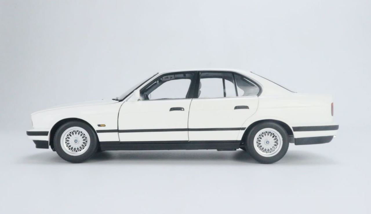 1/18 Minichamps 1988 BMW 535i (E34) (White) Diecast Car Model 