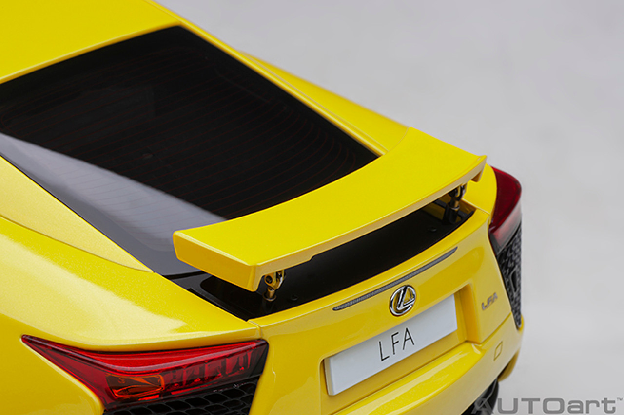 1/18 トヨタレクサスLFA 1/18 Lexus LFA Pearl Yellow W/ Red & Black Interior Model