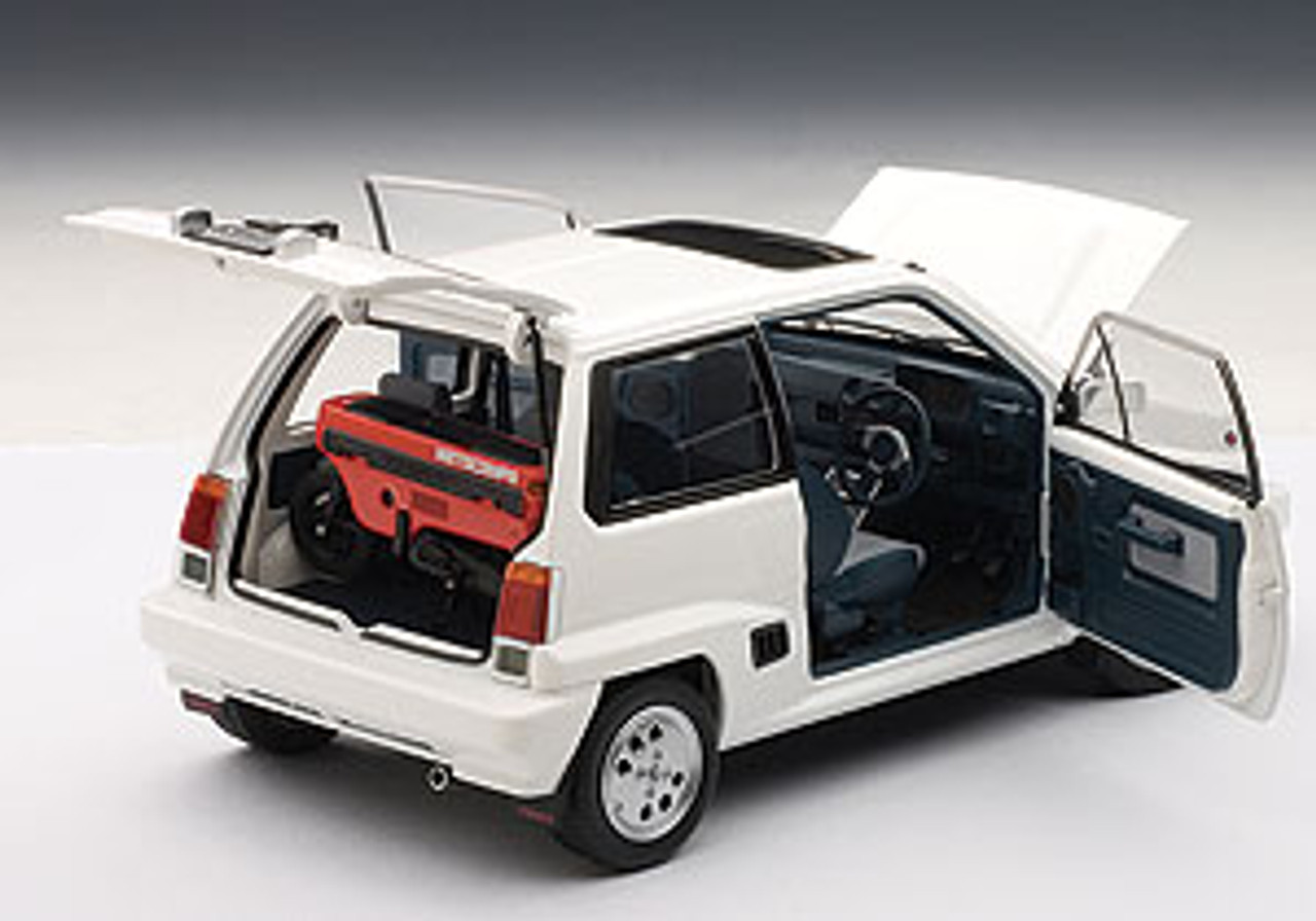 1/18 Autoart Honda City Turbo II (White) with Motorcompo Diecast