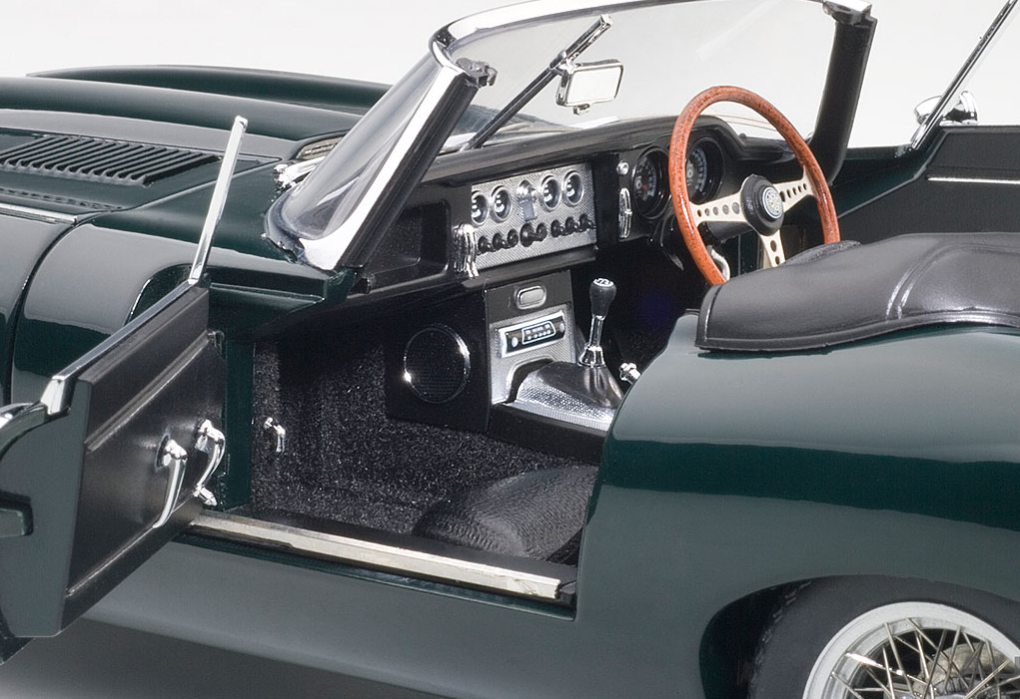 kazuさん専用 AUTOart (1⁄18) ジャガー XKSS kazuさん専用 AUTOart (1