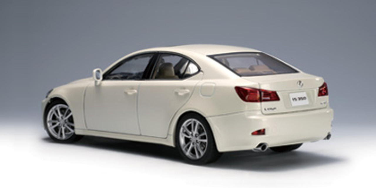 1/18 AUTOart 2006 Lexus IS IS350 (Crystal White) Diecast Car Model