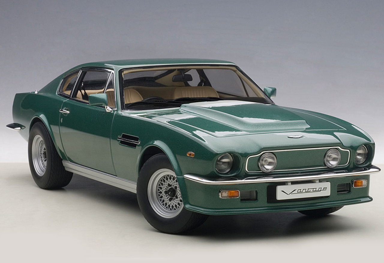 超歓迎即納AUTOart 1/18 aston martin v8 vantage ミニカー