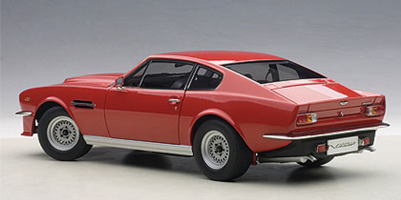 1/18 AUTOart ASTON MARTIN V8 VANTAGE 1985 (SUFFOLK RED