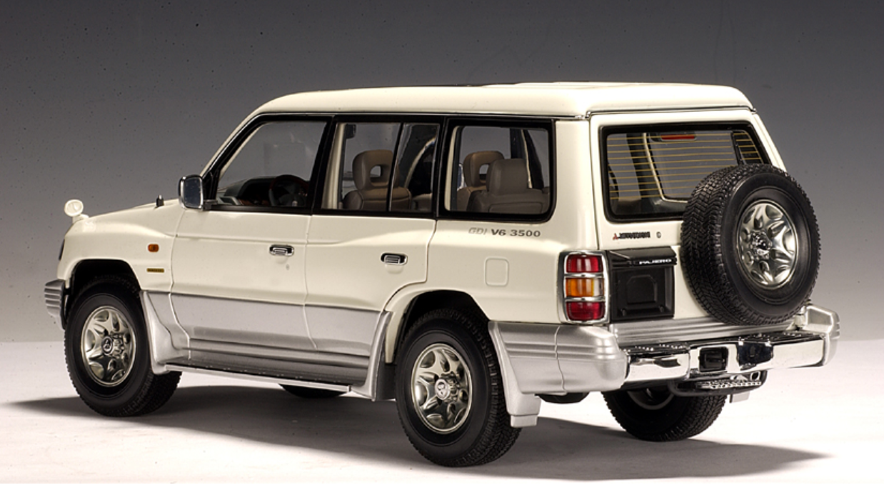 RARE 1/18 AUTOart 1998 Mitsubishi Pajero V33 LWB V6 3500 - White