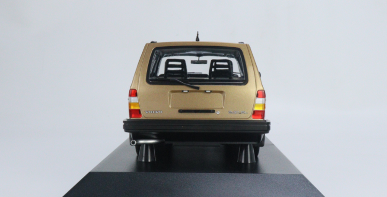 1/18 Minichamps 1986 Volvo 240 GL Break (Gold Champagne) Car Model