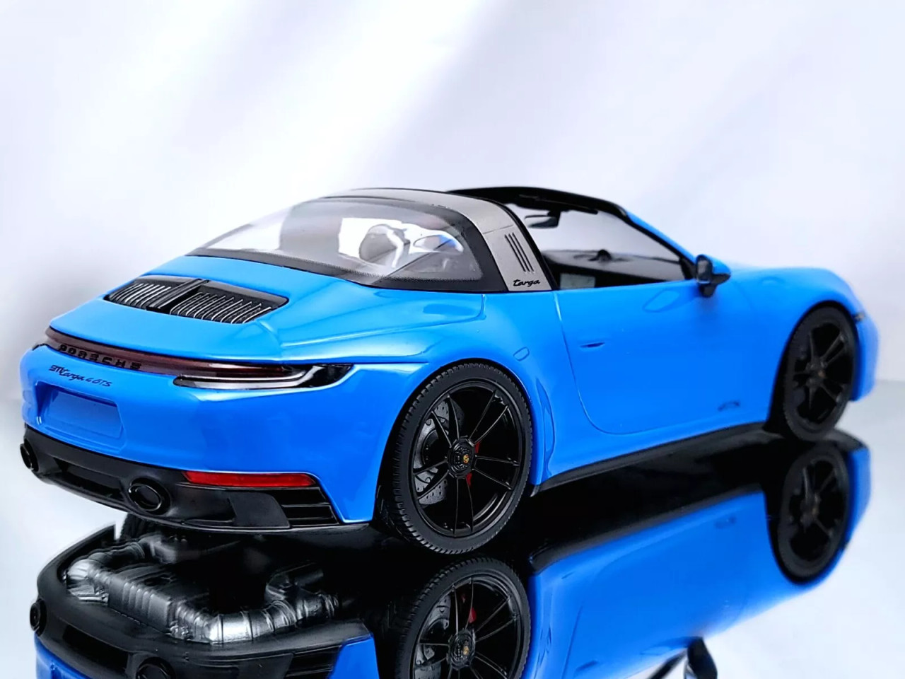 1/18 Minichamps 2021 Porsche 911 (992) Targa 4 GTS (Shark Blue) Diecast Car Model