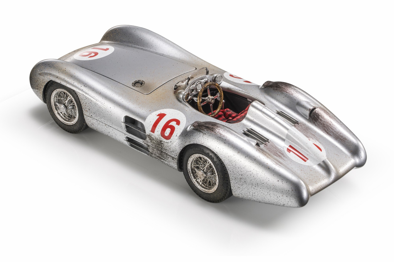 1/18 GP Replicas 1954 Juan Manuel Fangio Mercedes-Benz W196 #16 Winner Italian GP Formula 1 World Champion Car Model Dirty Version