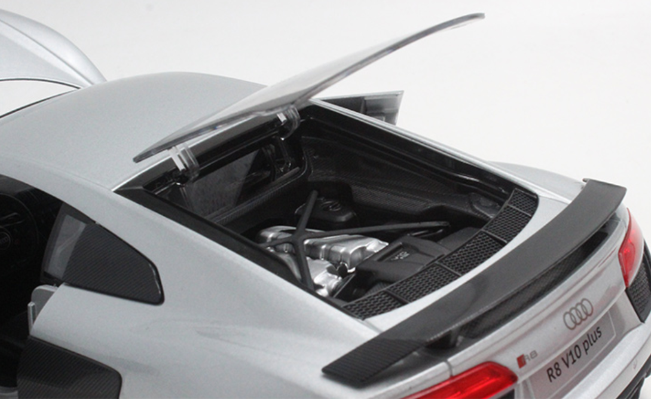1/18 Maisto Premium Edition Audi R8 V10 Plus (Silver) Diecast Car Model